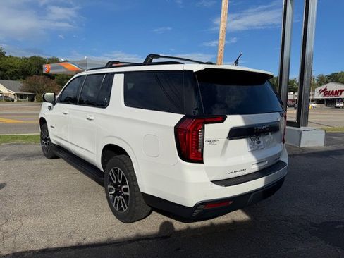 Used 2022 GMC Yukon XL AT4 image 7