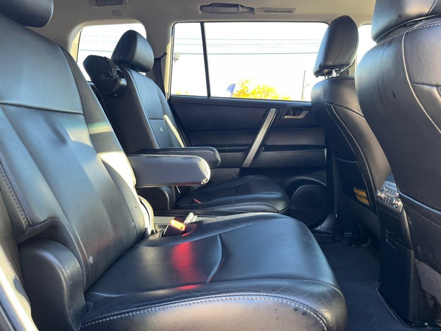 Used 2012 Toyota Highlander SE w/ Tow Pkg AWD/4WD image 29