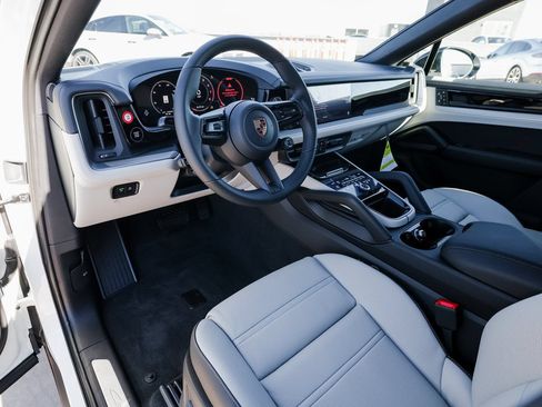 Certified 2026 Porsche Cayenne Coupe AWD/4WD image 4