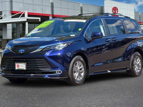 Certified 2023 Toyota Sienna XLE w/ XLE Plus Package AWD/4WD image 8