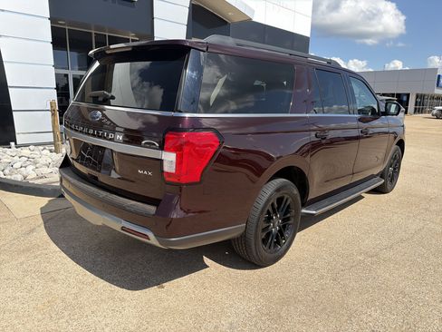 Used 2023 Ford Expedition Max XLT RWD image 3