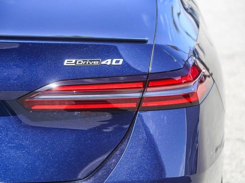 New 2026 BMW i5 eDrive40 w/ M Sport Package RWD image 7