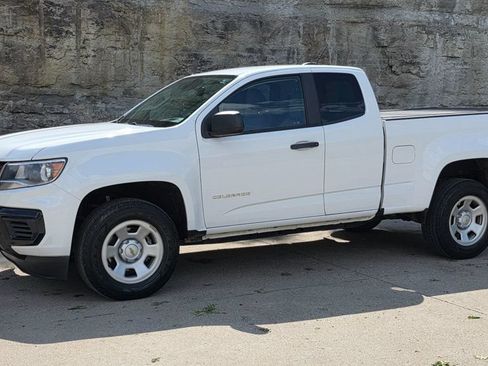 Used 2022 Chevrolet Colorado W/T w/ WT Convenience Package RWD image 4