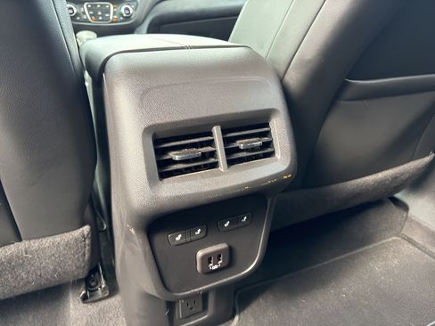Used 2022 Chevrolet Equinox Premier AWD/4WD image 19