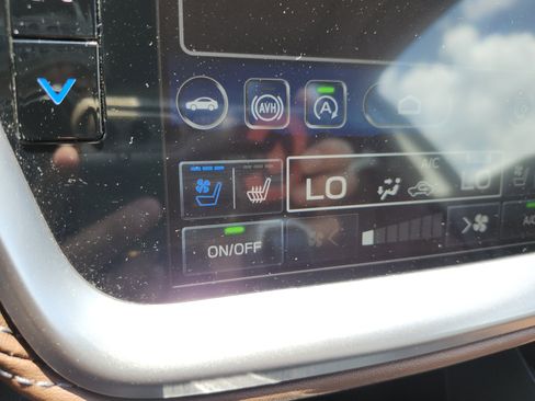 Used 2025 Subaru Outback Touring AWD/4WD image 8