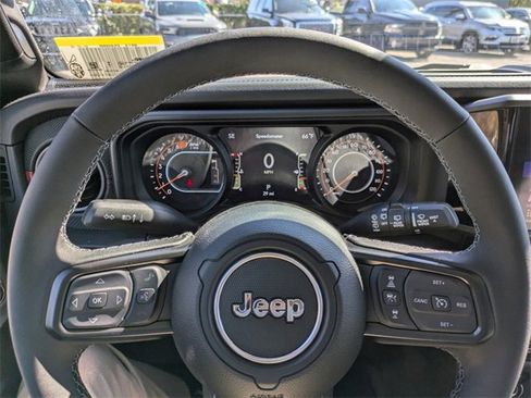 New 2025 Jeep Wrangler Unlimited Rubicon w/ Technology Group image 27