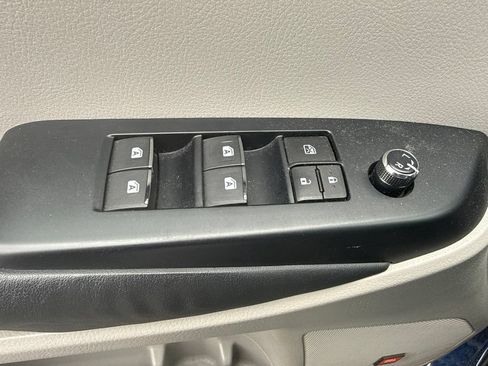 Used 2015 Toyota Highlander Limited AWD/4WD image 4