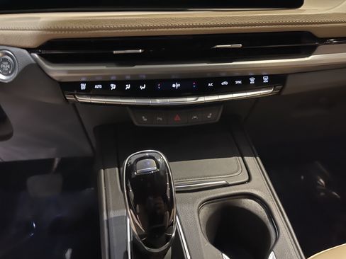 Certified 2024 Cadillac XT4 Luxury w/ Cold Weather Package image 16