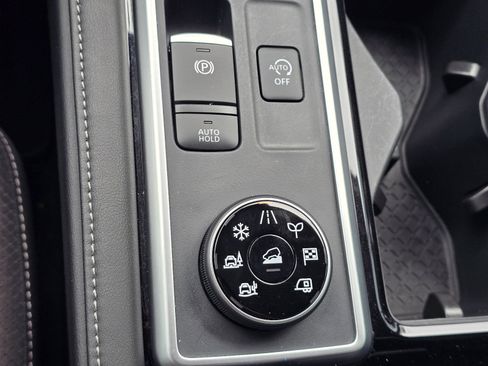 Used 2025 Nissan Pathfinder SL w/ SL Premium Package image 22