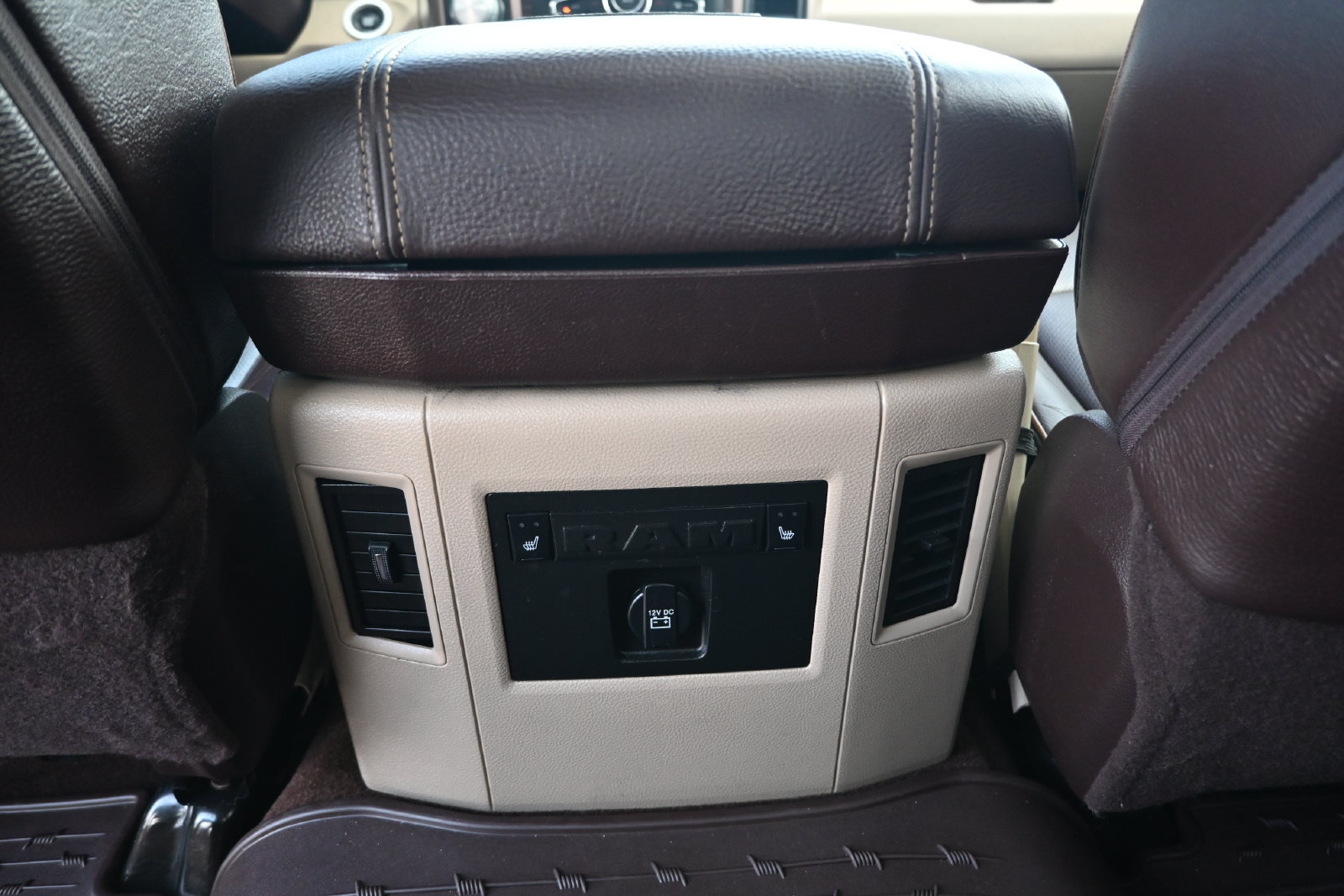 Used 2017 RAM 1500 Laramie Longhorn RWD image 31