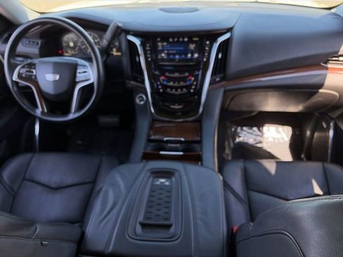Used 2015 Cadillac Escalade ESV Luxury image 16