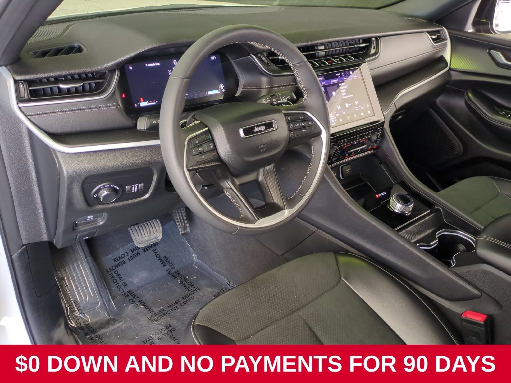 Used 2025 Jeep Grand Cherokee Altitude AWD/4WD image 12