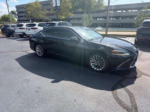 Used 2019 Lexus ES 300h Ultra Luxury FWD image 2