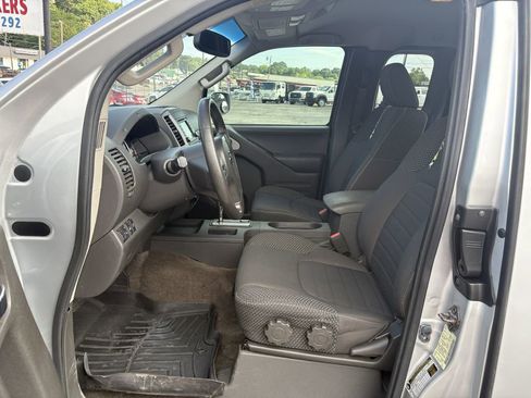 Used 2015 Nissan Frontier PRO-4X AWD/4WD image 11