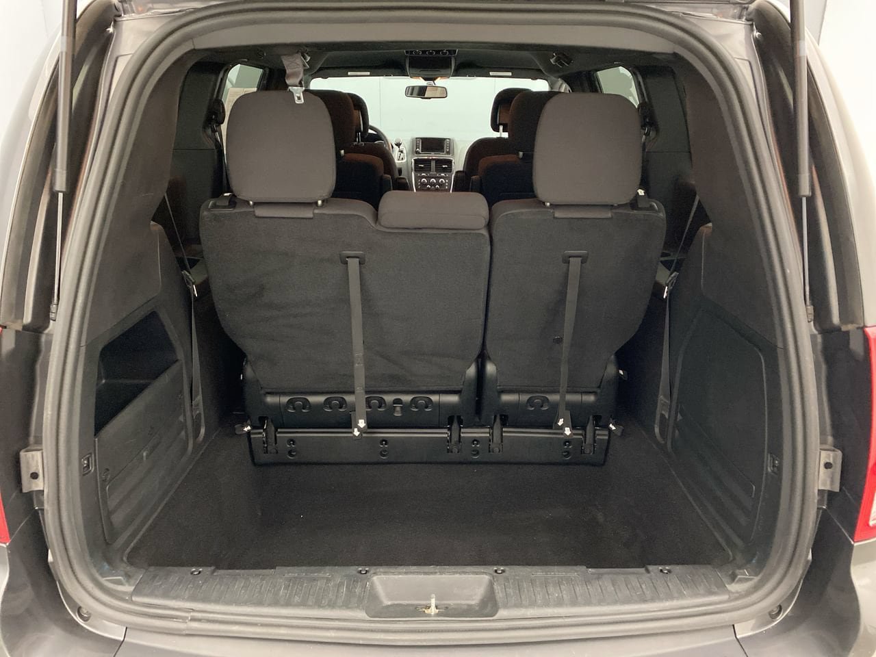 Used 2017 Dodge Grand Caravan SE FWD image 24