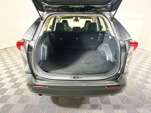 Used 2021 Toyota RAV4 LE FWD image 30
