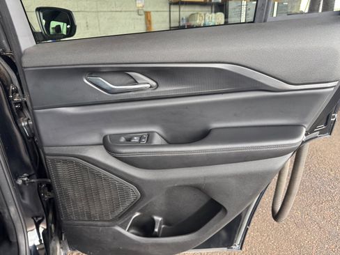 Used 2024 Jeep Grand Cherokee Laredo X RWD image 29