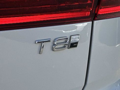 Certified 2025 Volvo XC60 T8 Core w/ Protection Package Premier image 28