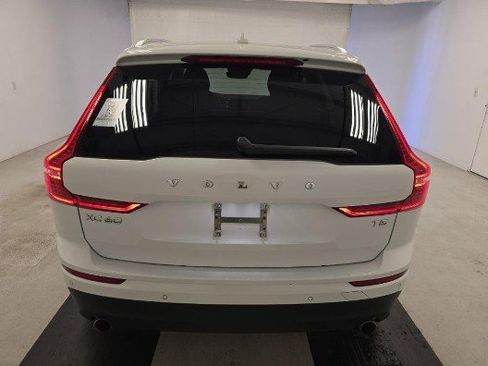 Used 2021 Volvo XC60 T5 Momentum w/ Advanced Package image 3