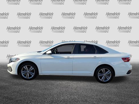 Used 2023 Volkswagen Jetta SE FWD image 4