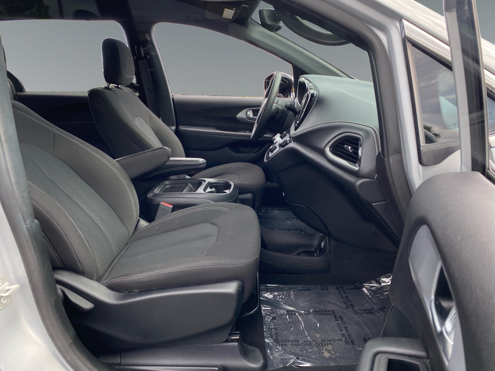 Used 2024 Chrysler Pacifica Touring FWD image 15