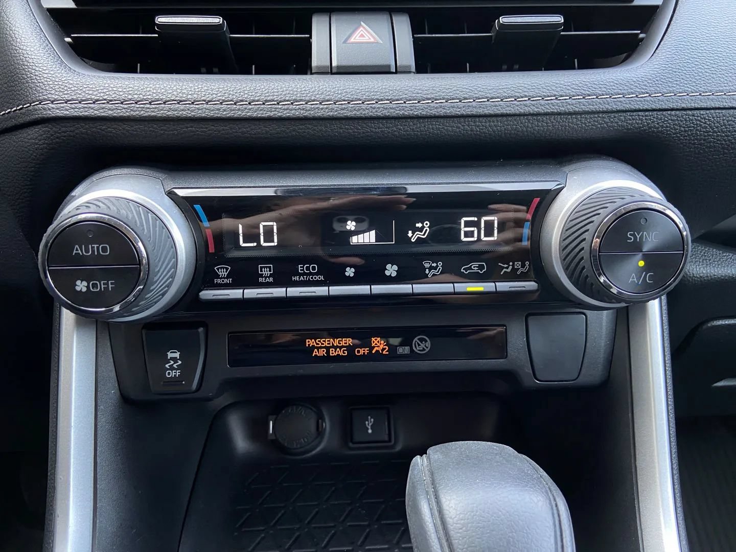 Used 2022 Toyota RAV4 LE AWD/4WD image 19