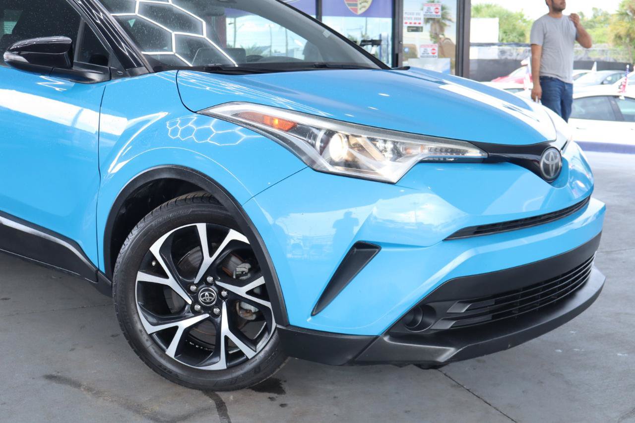 Used 2019 Toyota C-HR XLE FWD image 2