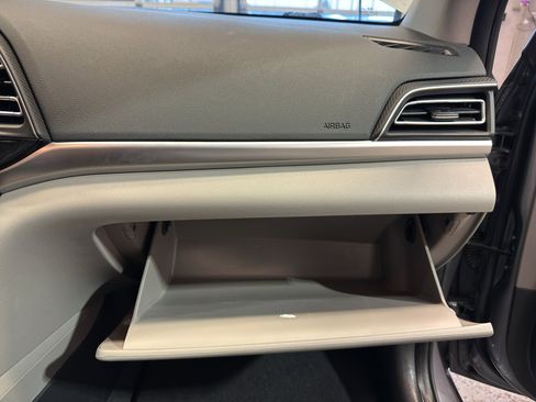 Used 2019 Hyundai Elantra Limited FWD image 23