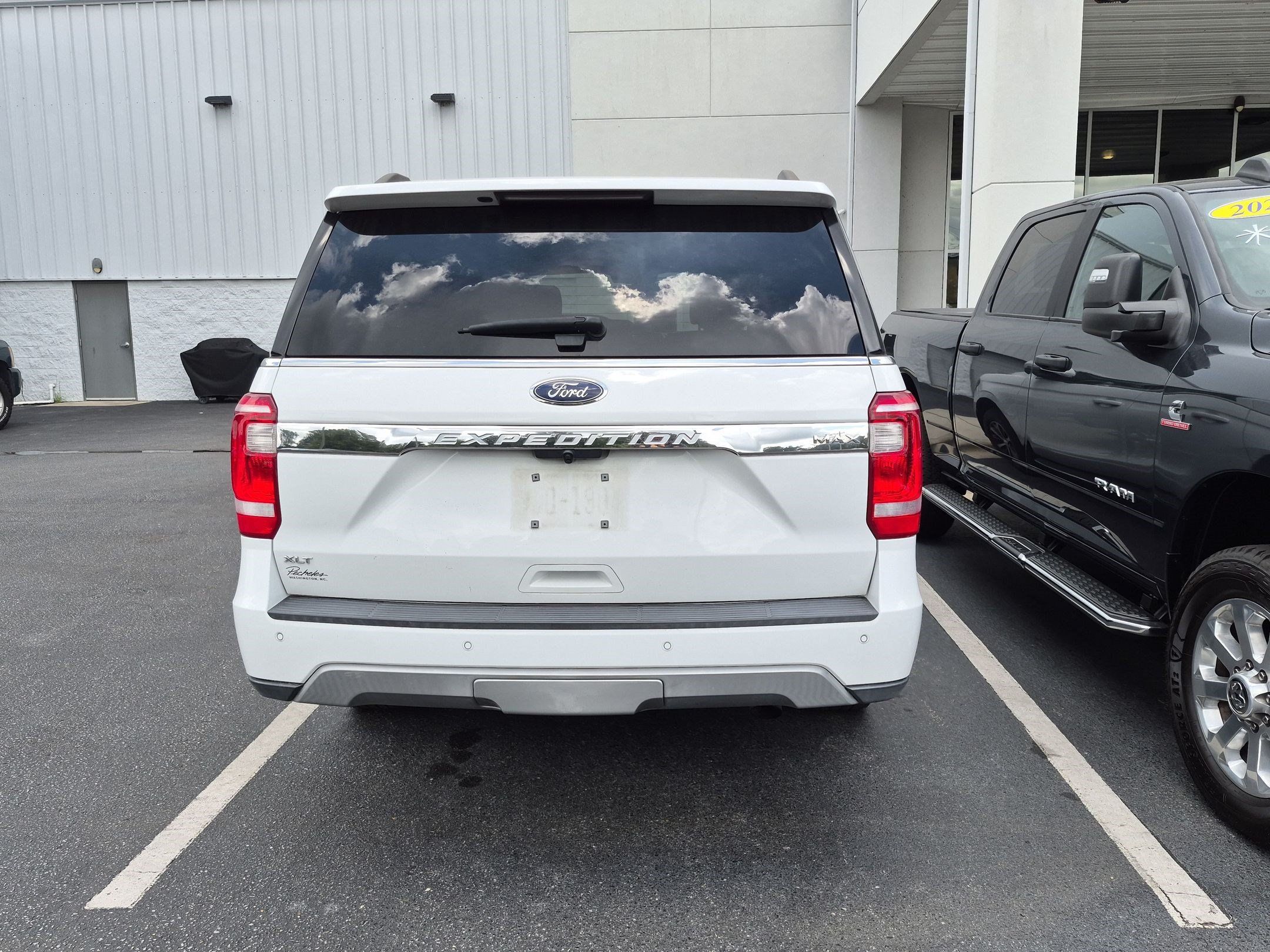 Used 2020 Ford Expedition Max XLT w/ Equipment Group 202A AWD/4WD image 4