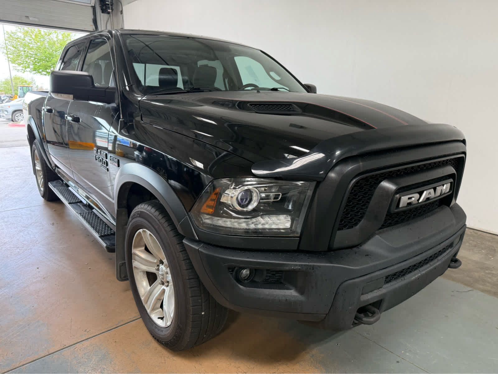 Used 2019 RAM 1500 Warlock AWD/4WD image 5