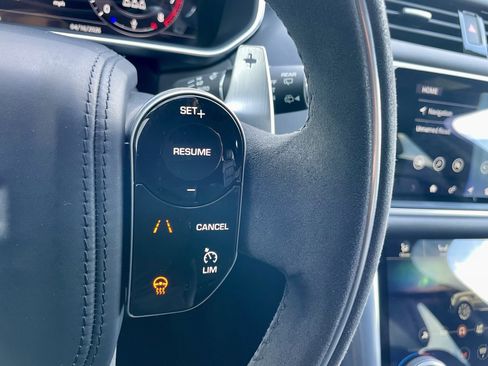 Used 2022 Land Rover Range Rover Sport HST image 22