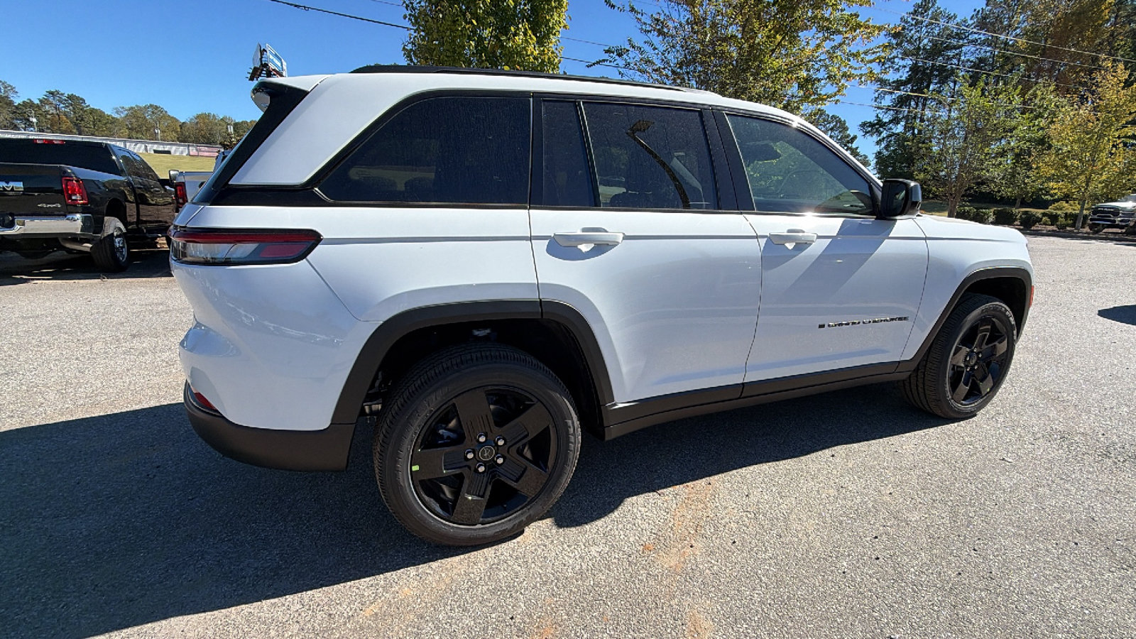 New 2027 Jeep Grand Cherokee Laredo X AWD/4WD image 8