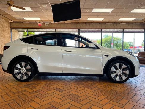 Used 2021 Tesla Model Y Long Range AWD/4WD image 7