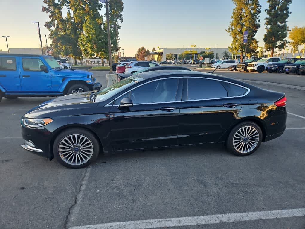Used 2017 Ford Fusion SE w/ Fusion SE Technology Package FWD image 4