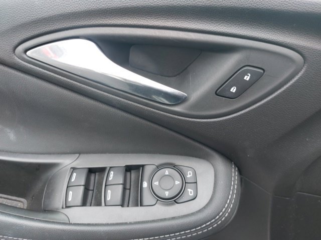 Used 2022 Buick Encore GX Preferred w/ Sport Touring Package FWD image 12