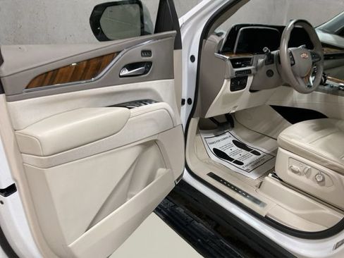 Used 2024 Cadillac Escalade Premium Luxury Platinum AWD/4WD image 12