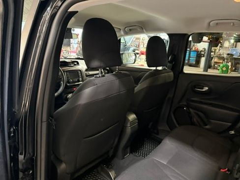 Certified 2017 Jeep Renegade Altitude AWD/4WD image 32