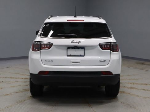 Used 2025 Jeep Compass Latitude AWD/4WD image 9