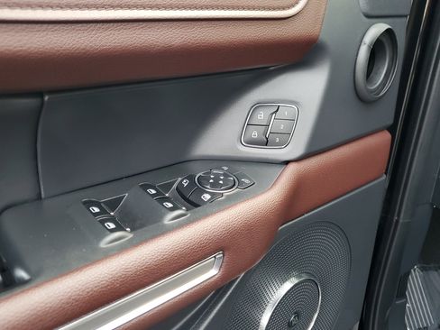 Used 2024 Ford Expedition Limited image 21