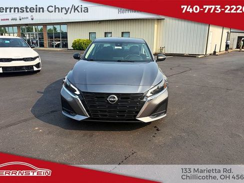 Used 2024 Nissan Altima 2.5 SV FWD image 2
