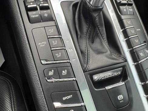 Used 2018 Porsche Macan AWD/4WD image 30