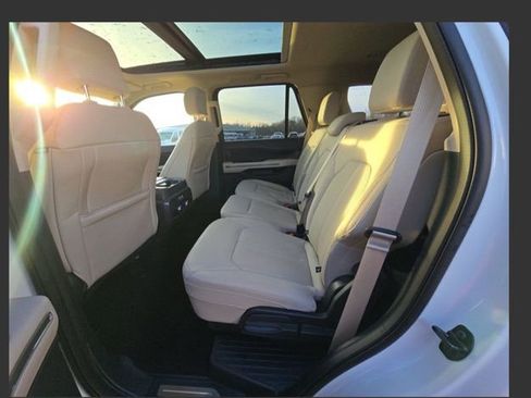 Used 2022 Ford Expedition Platinum image 5