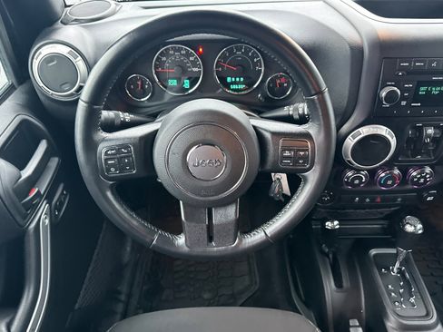 Used 2017 Jeep Wrangler Unlimited Sahara w/ Connectivity Group image 14