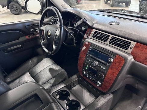 Used 2013 Chevrolet Suburban LT w/ Luxury Package AWD/4WD image 12