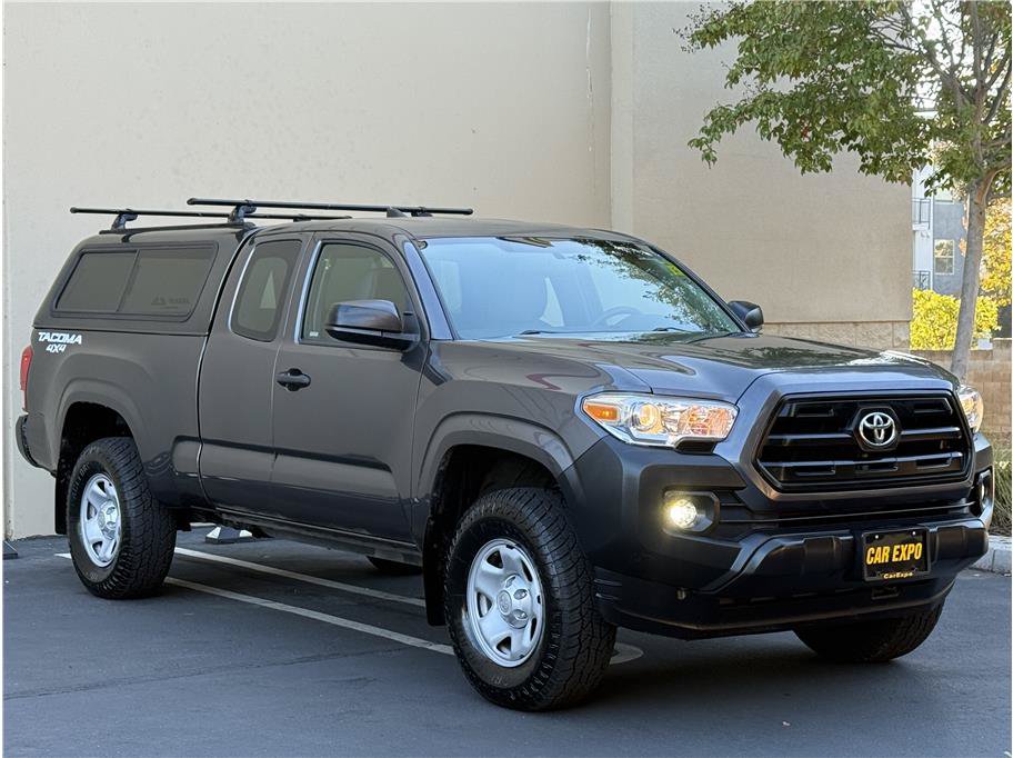 Used 2017 Toyota Tacoma SR AWD/4WD image 1