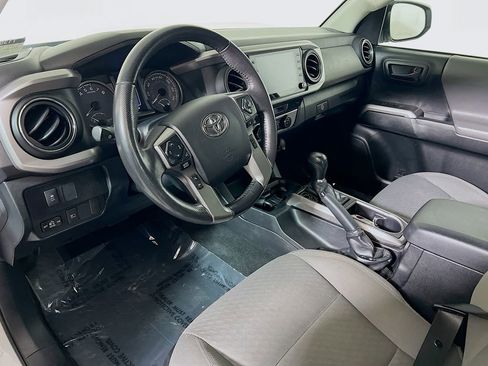 Certified 2021 Toyota Tacoma SR5 AWD/4WD image 10