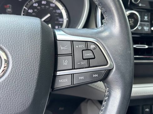 Used 2020 Toyota Highlander XLE FWD image 23