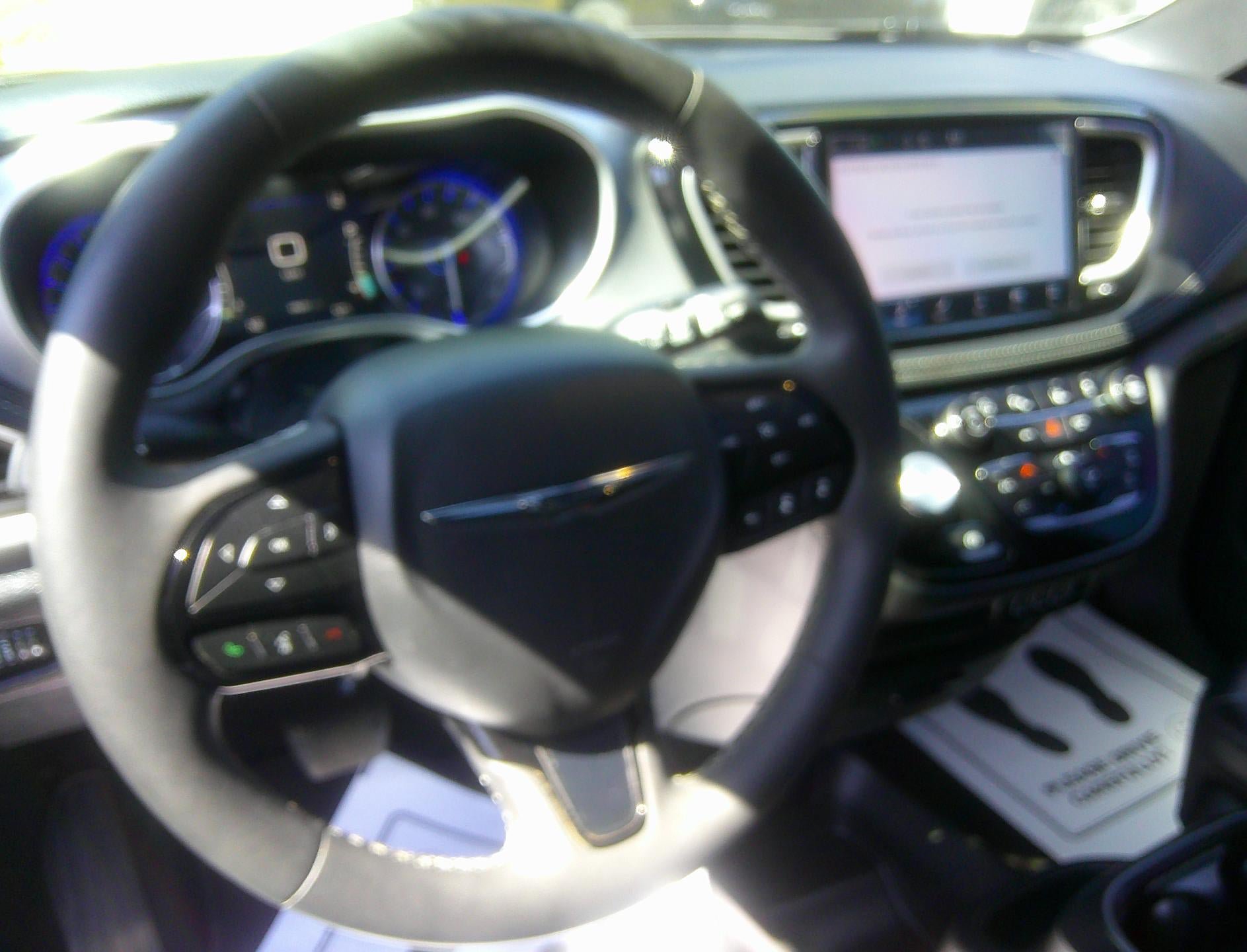 Used 2023 Chrysler Pacifica Touring-L w/ S Appearance Package FWD image 9