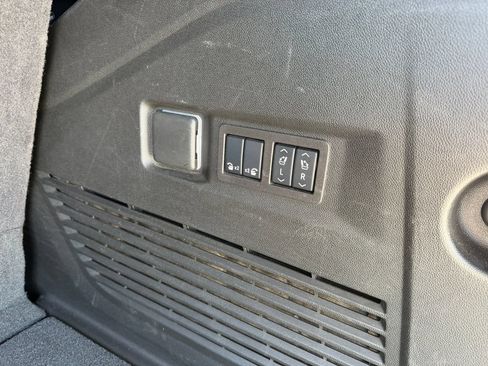 Used 2025 GMC Yukon AT4 w/ AT4 Premium Package AWD/4WD image 14