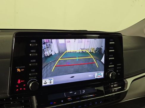 Used 2023 Toyota Sienna Limited FWD image 21